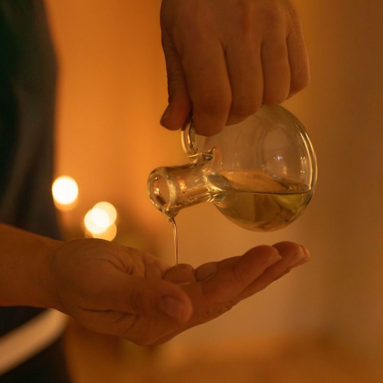Professionelle Wellnessmassage zur Entspannung und Regeneration bei Klarraum Balance im Umland Brieselang.